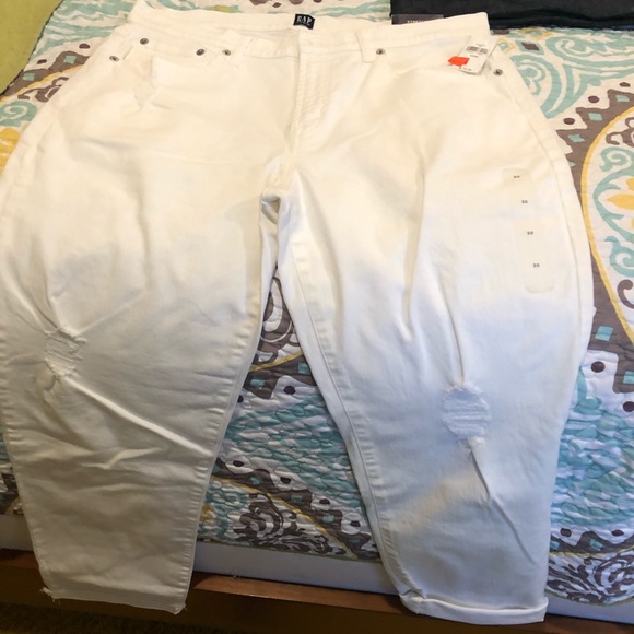 Size 10/30 white distressed gap jeans. NWT - Picture 2 of 5